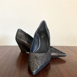 New in Box - Belle by Sigerson Morrison - Whitney 2 wedge in Disco leather - 8.5